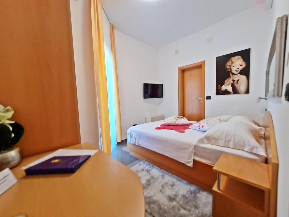 Hotel Sunce ポドストラナ エクステリア 写真
