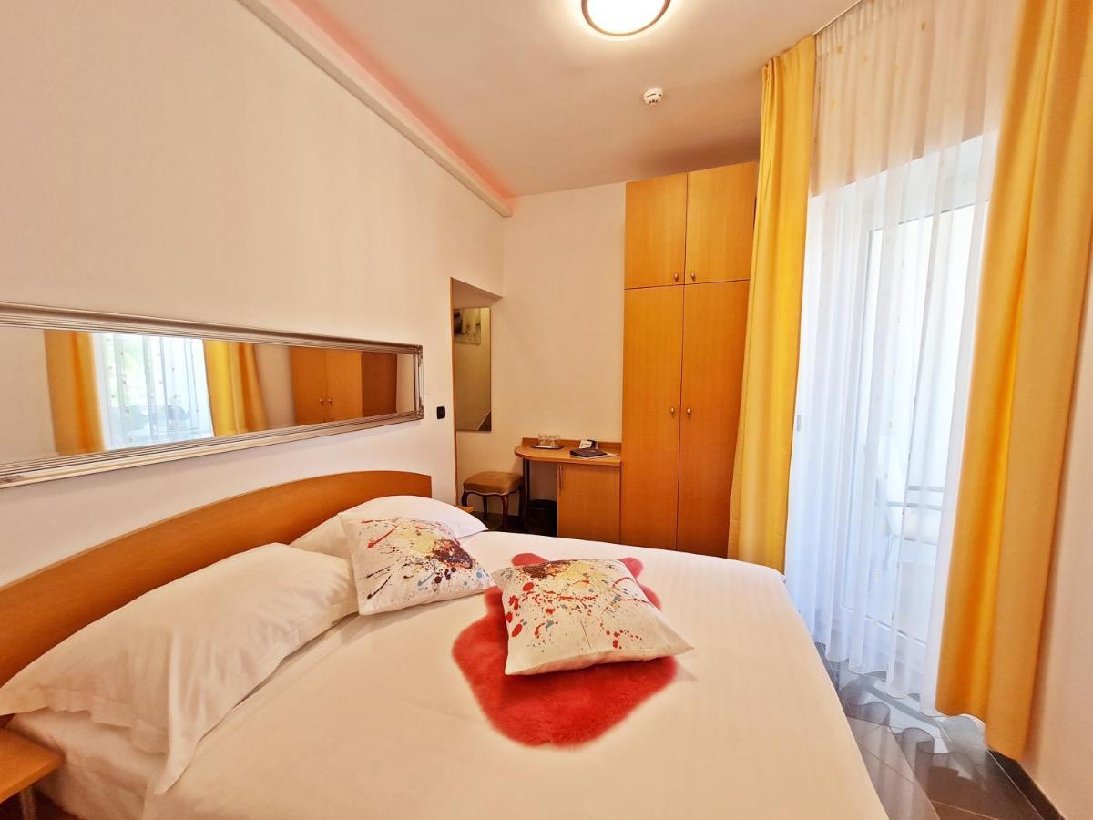 Hotel Sunce ポドストラナ エクステリア 写真