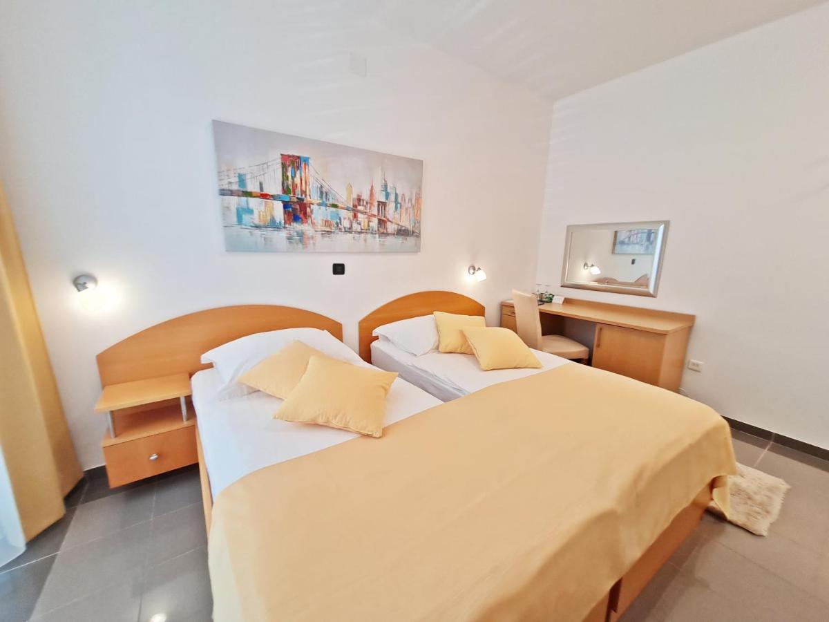 Hotel Sunce ポドストラナ エクステリア 写真